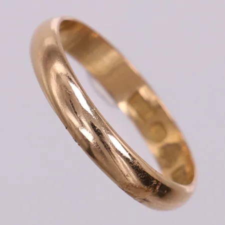 Ring slät, stl 17¼, bredd 3,5mm, ograverad. 18K Vikt: 2,4 g