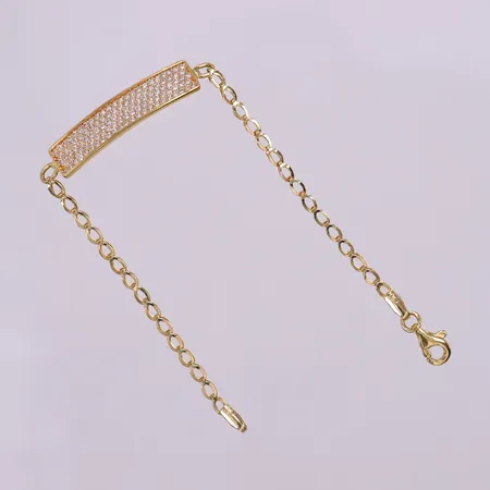 Armband, barnstorlek, ca 15cm, bredd 2,5-6,5mm, bricka med vita stenar. 18K Vikt: 3,8 g