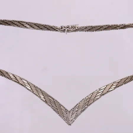 Collier, ca 39cm, bredd 6-12mm. 925/1000 silver Vikt: 30,6 g