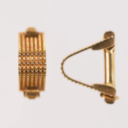 Ett par manschettknappar, bredd 24mm, höjd 18mm, stämplade 750, i ask från Collet Joallier Genève, 18K guld.  Vikt: 18,8 g