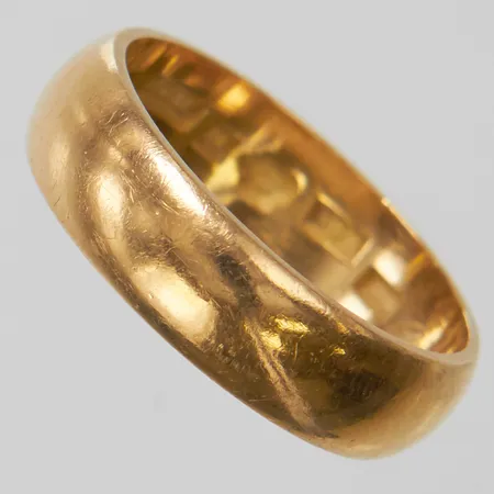 Ring, slät, Ø16½, bredd:5mm, C.G.Hallberg, Stockholm 1967, gravyr, 18K. Vikt: 4,7 g