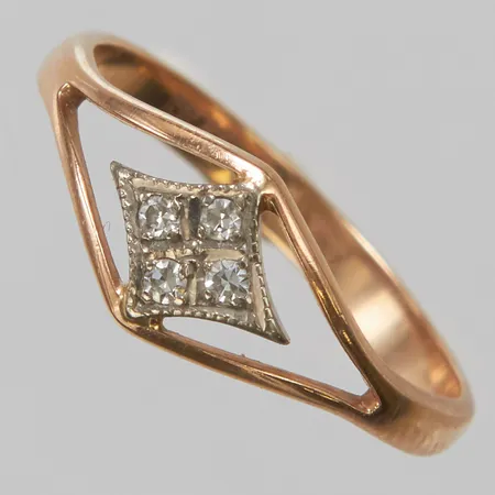 Ring, åttkantslipade diamanter 4xca0,015ct, Ø17½, bredd:2,5-7,5mm, roséguld, 14K. Vikt: 1,8 g