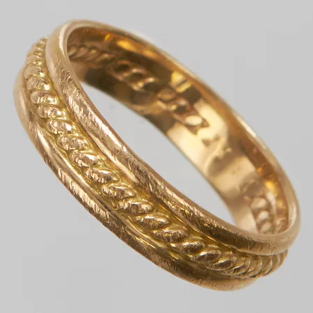 Ring, Ø21½, bredd:5,5mm, 18K. Vikt: 7,4 g