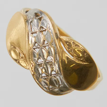 Ring, Ø18¼, bredd:2,5-11mm, något skev, vitguld/rödguld, 18K. Vikt: 2,7 g