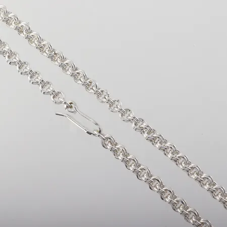 Collier, längd 43 cm, bredd 5 mm, silver 925/1000. Vikt: 32 g