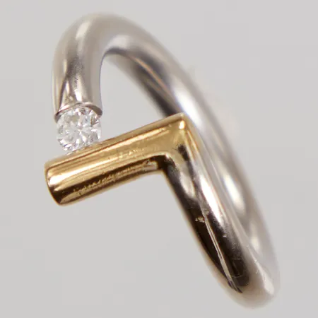 Ring stl 17½, bredd 3,5-11mm, diamant 1x ca 0,12ct, gulguld/vitguld, 18K Vikt: 9,8 g