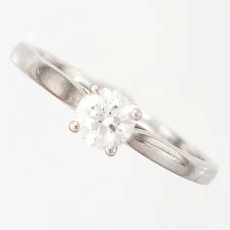 Ring med diamant ca 0,35ct, stl 15¾, bredd: 1-2mm, Platina 950 Vikt: 2,8 g