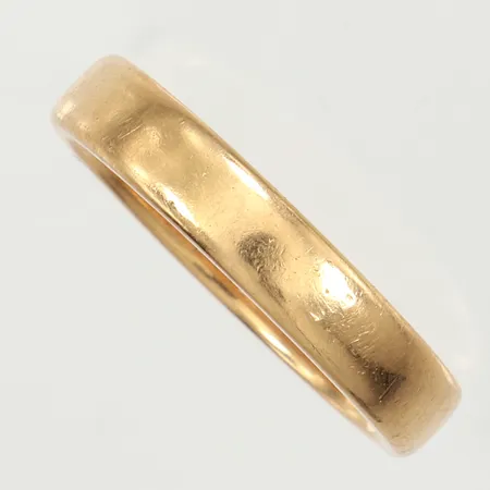 Ring, Efva Attling, slät, stl 20½, bredd 4,6mm, gravyr, 18K Vikt: 8,7 g