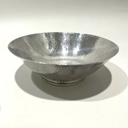 Silverskål, höjd ca 6cm, Ø17mm, hamrad dekor, design: E.Löfman, gravyr, MEMA, år 1987, 830/1000 silver Vikt: 284,1 g