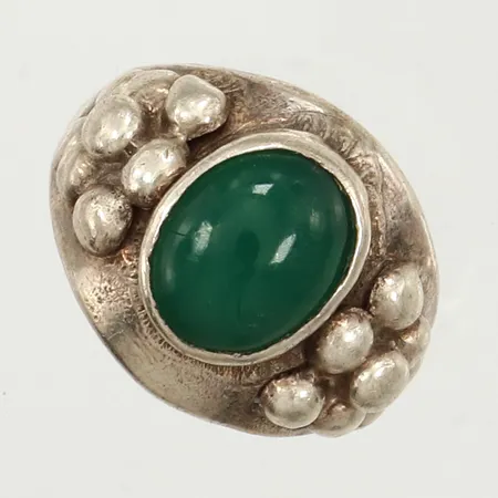 Ring grön sten, stl 16, bredd 15mm, Ge-Kå-Smyckek G Kaplan, år 1954, silver  Vikt: 5,2 g