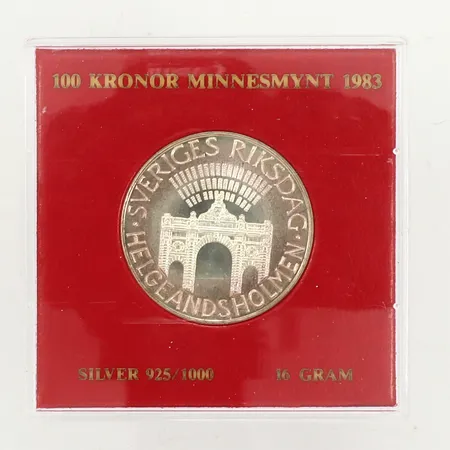 Minnesmynt, Ø32mm, Sveriges Riksdag Helgeandsholmen 1983, nominellt värde 100kr, plastetui, 925/1000 silver Vikt: 16 g