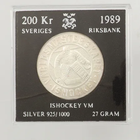 Minnesmynt, Ø ca 35mm, Ishockey VM, 1989, nominellt värde 200Kr, plastetui, 925/1000, silver Vikt: 27 g