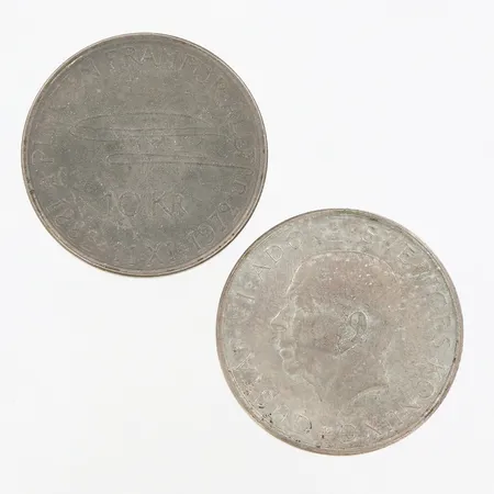 Två Mynt, Ø32mm, Gustaf VI Adolf Sveriges Konung, Plikten framför allt, nominellt värde: 10kr, år 1972, Silver 830/1000,  Vikt: 36 g