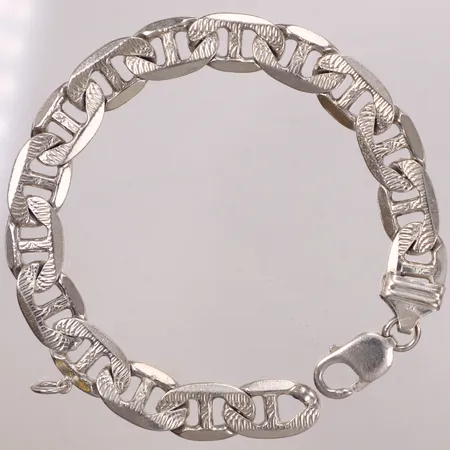 Armband, längd 24cm, bredd 11,5mm, mönstrad ovansida, 925/1000 silver Vikt: 38,5 g