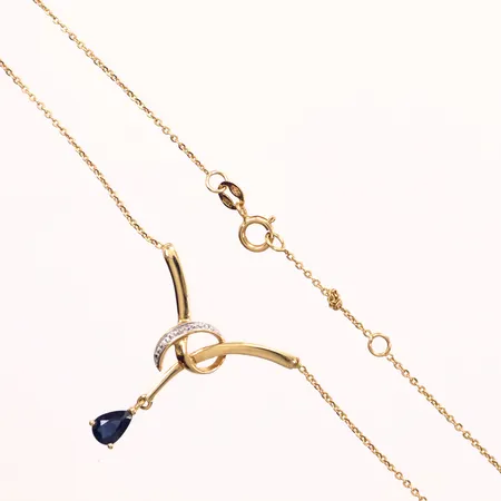 Collier med diamant 1xca0,005ct 8/8 slipning samt safir, ställbar längd 42cm & 44cm, bredd 1mm, hängets mått 25,8x23,3mm, GHA, 18K  Vikt: 2,7 g