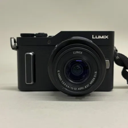 Systemkamera, Panasonic Lumix DC-GX880 med Lumix 12-32mm 1:3.5-5.6, ASPH Mega O.I.S, vikbar LCD-skärm, strap, laddare