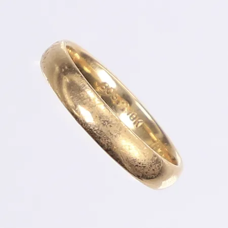 Ring, slät, stl 19, bredd 4mm, gravyr, 18K Vikt: 4,8 g