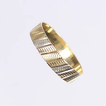 Ring, mönstrad, stl 18½, bredd 5mm, 18K Vikt: 1,7 g