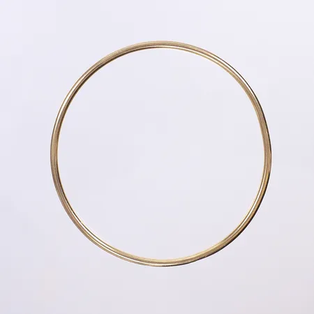 Armring, ca Ø66mm internt, bredd 2,5mm, bucklig, 18K Vikt: 15,8 g