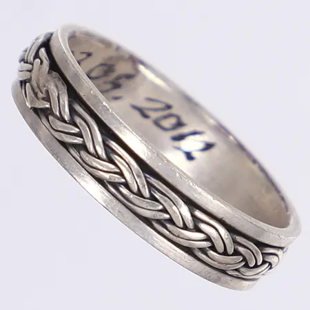 Ring, mittdel rörlig, stl 22½, bredd 6mm, personlig gravyr, silver 925/1000 Vikt: 6 g