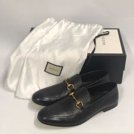 Ett par Gucci Loafers, Horsebit, stl 8/42, kartong och dustbags, nr 01309-13 och 1309-18, smärre bruksslitage Vikt: 0 g