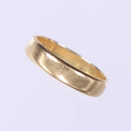 Ring, slät, stl 18¾, bredd 5mm, gravyr, 18K Vikt: 4,8 g