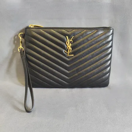 Kuvertväska, Saint Laurent, YSL Cassandre Matelassé A5 pouch in, svart kalvskinn, mått 23,5x17cm, snr BRS-379039-1118, mindre smutsfläckar på insidan, ytliga skavmärken på läder, inga tillbehör