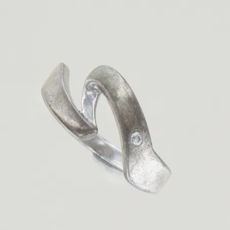 Ring med sten, Ø 18¼ mm, silver 925/1000 Vikt: 4,8 g