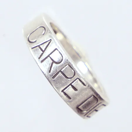 Ring Efva Attling Carpe Diem, Ø16¾, bredd 4,75mm, silver 925/1000 Vikt: 7,7 g