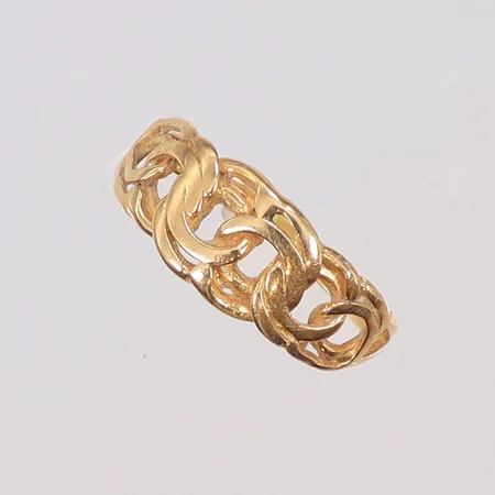 Ring Bismarck stl 16 bredd 1-6mm, skev skena GHA 18K Vikt: 1,8 g