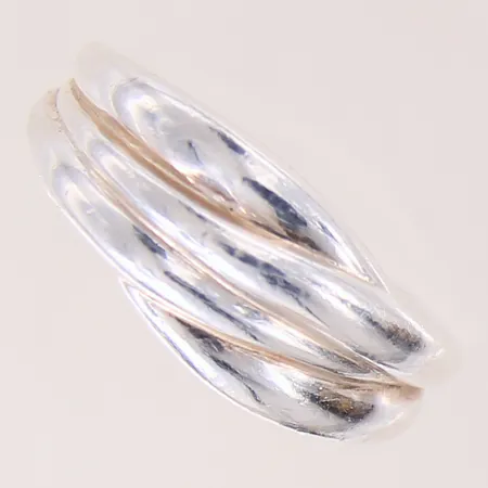 Ring med dekor, stl 19¾, bredd 3-11mm, silver 925/1000 Vikt: 6,5 g