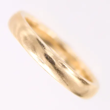 Ring, stl 19¾, bredd 4mm, gravyr, 18K Vikt: 8,2 g