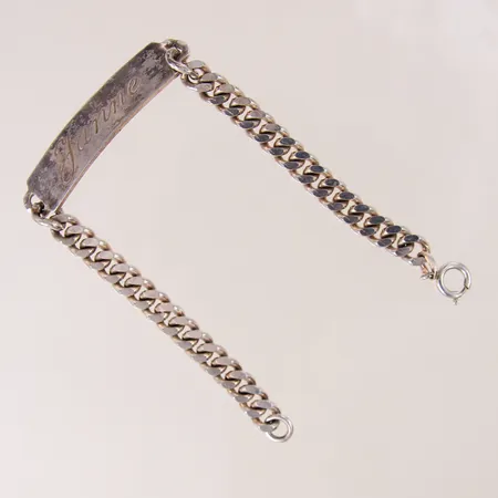 Armband Pansar med platta, längd 20cm, bredd 6,7-10,2mm, gravyr, silver 925/1000.  Vikt: 21,4 g