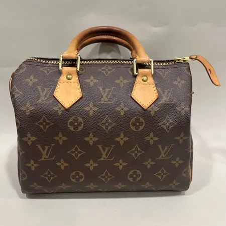 Väska Louis Vuitton Speedy 25, modell: M41528, datumkod: SP0190, monogram canvas, beslag i gulmetall, 25x19x14cm, visst bruksslitage, missfärgad/torkad lädersöm längs ena kortsidan, fläckar invändigt, lås saknas, kvitto från Birger Jarls gatan år 2010, inga övriga tillbehör. 