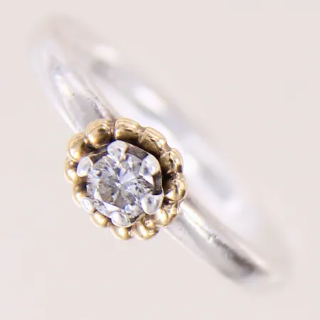 Ring Pandora med vit sten, stl: 18¼, bredd: 2,8-4,6mm, silver 925/1000 Vikt: 5,3 g