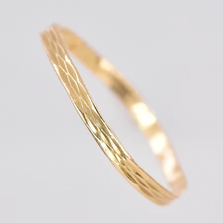 Ring, stl 22¼, bucklig skena, personlig gravyr, 18K Vikt: 1,1 g