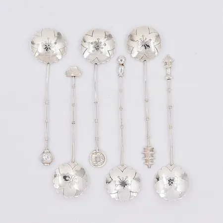 6 Skedar, olika modeller, sterling silver 950/1000 Vikt: 29,9 g