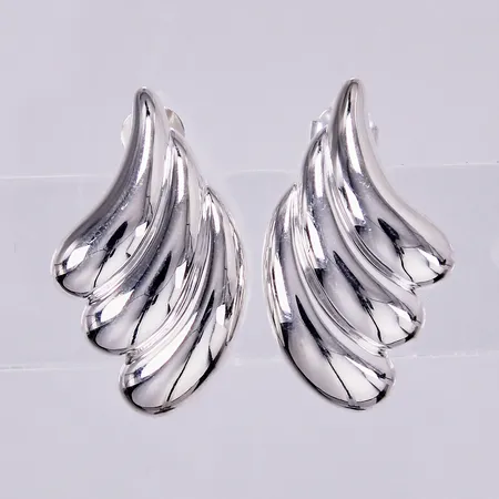 Ett par örhängen, längd: ca 3cm, bredd: ca 2-18mm, Safira, 925/1000 silver  Vikt: 10,8 g