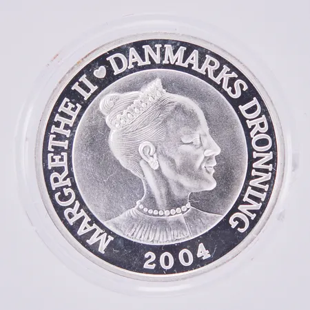 Mynt, Margrethe II, Danmarks Dronning 2004, 200 kroner, i trasigt plastetui, 999/1000 silver  Vikt: 38 g