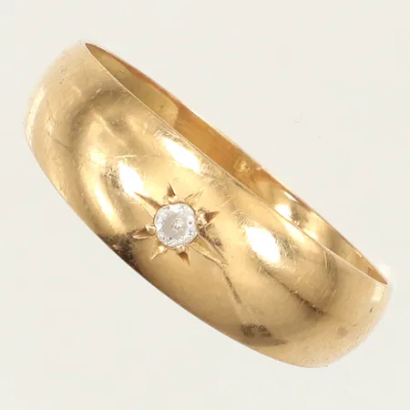 Ring med vit sten, stl 18, bredd 2,6-6mm, GHA, 18K  Vikt: 1,4 g