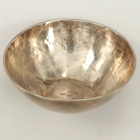 Del av ljusstake, höjd ca 3cm, Ø ca 7cm, bucklig, 925/1000 silver Vikt: 51,4 g