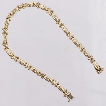 Armband, delvis matterad, dekor, 19cm, bredd 4,6mm, lås glappt, stängs med låsåtta, 14K  Vikt: 6,8 g