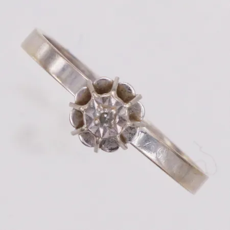 Ring, diamant ca 0,01ct, GFAB år 1979, stl 15¼, vitguld, skev, 18K  Vikt: 1 g