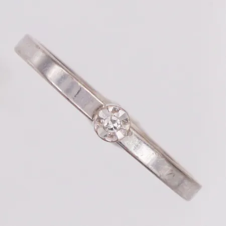 Ring, diamant ca 0,01ct, stl 16, vitguld, 18K  Vikt: 1 g