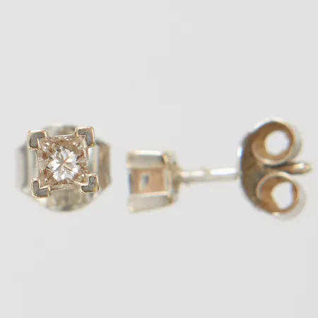 Örhängen med princesslipade diamanter 2xca0,15ct, 4x4mm, vitguld, stift avklippt,  18K Vikt: 0,9 g