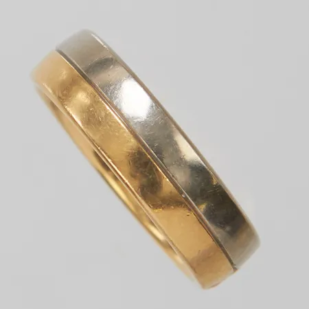 Ring, Ø18½, bredd:6mm, vitguld/rödguld, bucklor, 18K Vikt: 8,8 g