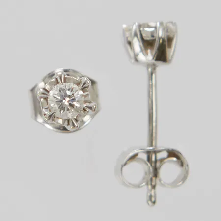 Örhängen, briljantslipade diamanter 2xca0,07ct, Ø4mm, stift, vitguld, 18K. Vikt: 1,3 g