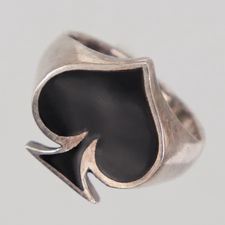 Ring, stl 21¼, bredd 3-19mm, spader, ojämnheter/repor, silver,  Vikt: 9,8 g