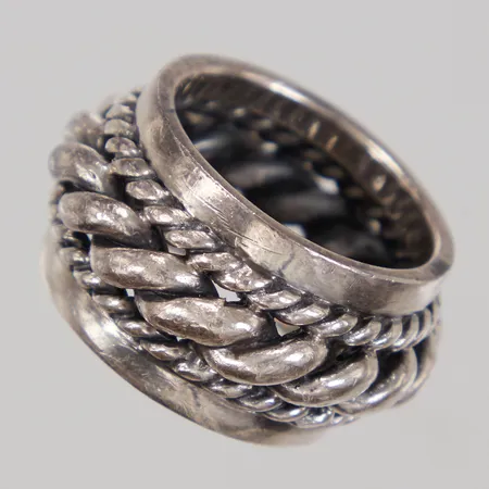 Ring stl 20¼, bredd 16mm, repor, silver  Vikt: 25,2 g