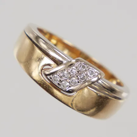 Ring stl 18¼, bredd 3,8-8,5mm, 8st diamanter tot 0,11ct, GHA, 18K  Vikt: 6 g